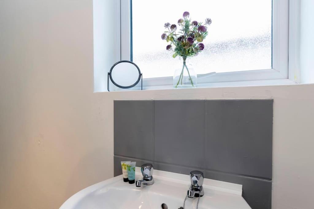 Town Centre & All The Comforts! Guisborough Exterior foto
