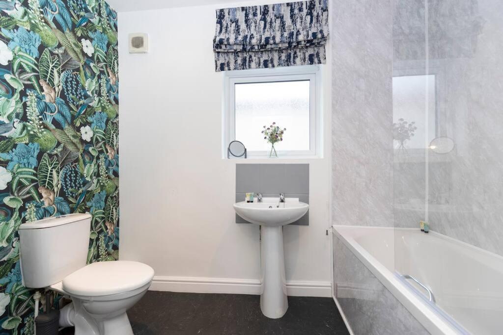Town Centre & All The Comforts! Guisborough Exterior foto